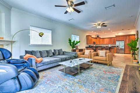 Sunny Sarasota Abode with Yard about 1 Mi to Dtwn! House in Sarasota