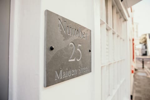 25 Maiden Street, a Weymouth Townhouse House in Weymouth