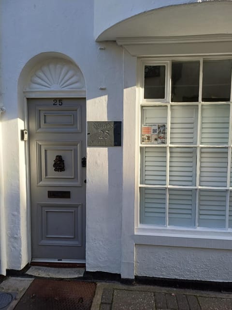 25 Maiden Street, a Weymouth Townhouse House in Weymouth