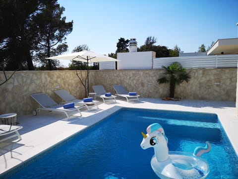 Swimming pool, Swimming pool