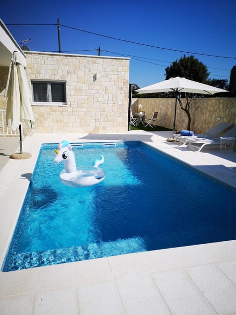 Swimming pool, Swimming pool