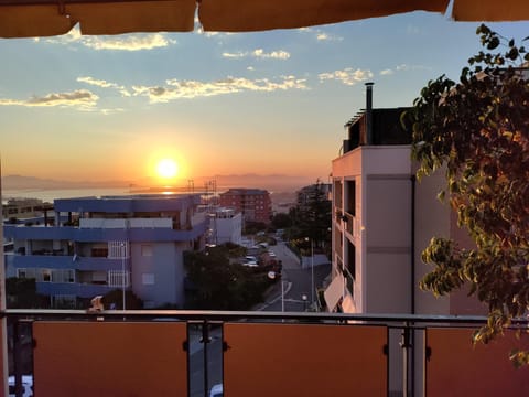 Natural landscape, Balcony/Terrace, City view, Sunset