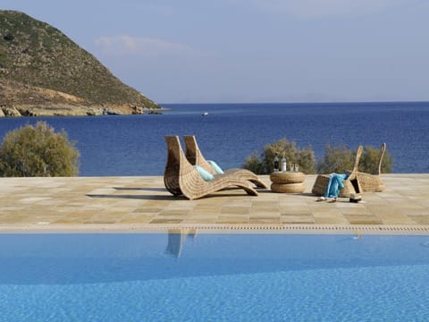 View (from property/room), Balcony/Terrace, Swimming pool, Swimming pool