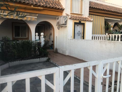 Facade/entrance, Balcony/Terrace