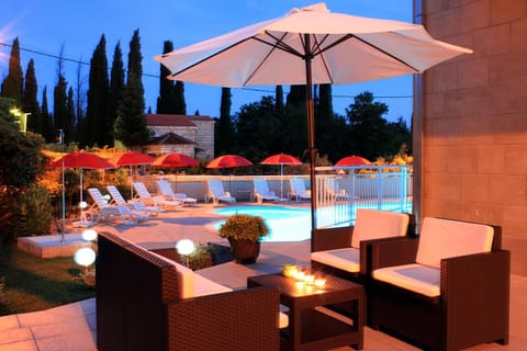 Swimming pool, Swimming pool