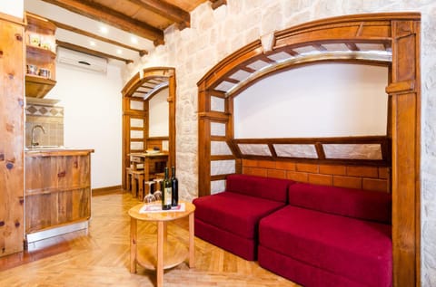 Photo of the whole room, Seating area