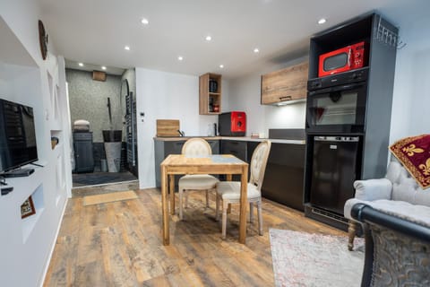 Communal lounge/ TV room, kitchen