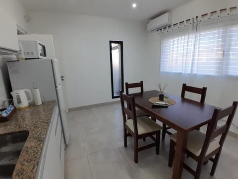 Kitchen or kitchenette, Living room, Seating area, Dining area, oven, pet friendly, stove