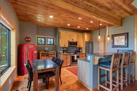 Stoneridge Pines Cabin Cabin in Kootenai County