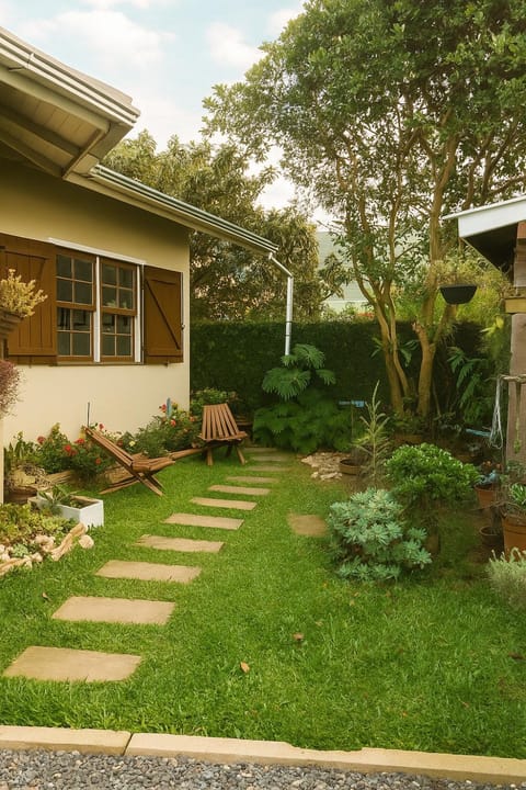 Property building, Facade/entrance, Garden, Pets, Garden view, pet friendly