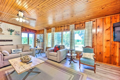 Lochview Lodge Idyllic Farmhouse in Grove! House in Grove