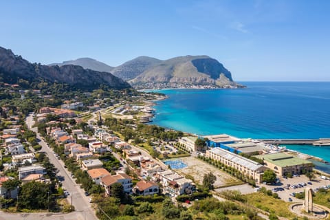Neighbourhood, Natural landscape, Bird's eye view, Beach, Sea view