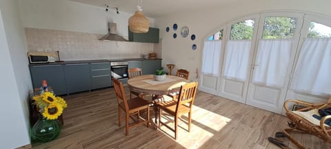 Kitchen or kitchenette, Living room, Dining area, stove, kitchen