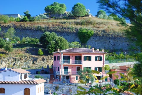 Property building, Neighbourhood