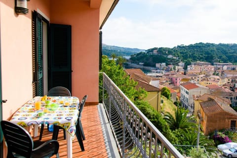 Balcony/Terrace, Mountain view