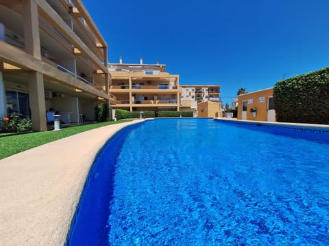 Property building, Day, Garden, Pool view, Swimming pool
