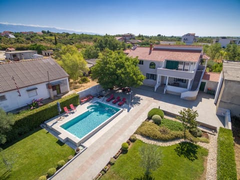 Property building, Patio, Garden, Garden, Garden view, Garden view, Pool view, Pool view, Swimming pool, Swimming pool, Location
