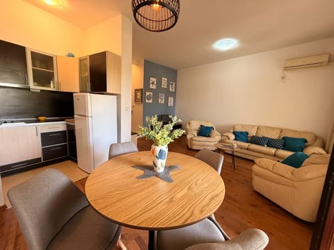 Kitchen or kitchenette, Living room, Dining area