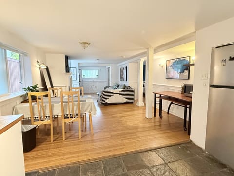 walk distance to kits beach 2bedrooms only for you Bed and Breakfast in Vancouver