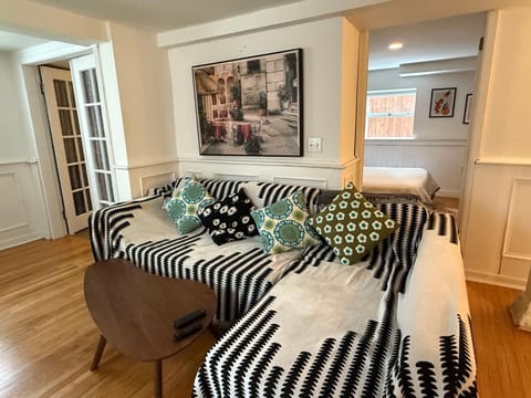 walk distance to kits beach 2bedrooms only for you Bed and Breakfast in Vancouver