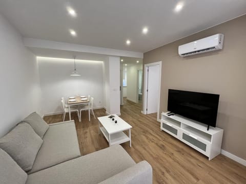 TV and multimedia, Living room, Seating area, air conditioner