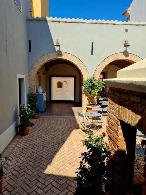 Patio, Facade/entrance, Garden