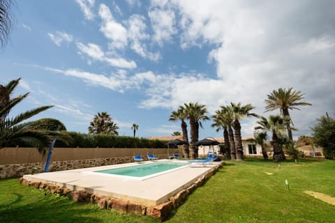 Day, Garden, Garden view, Pool view, Swimming pool, sunbed