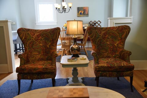 Game Room, TV and multimedia, Living room, Seating area, Guests, air conditioner