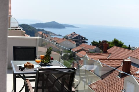 Patio, Day, Natural landscape, View (from property/room), Balcony/Terrace, Sea view