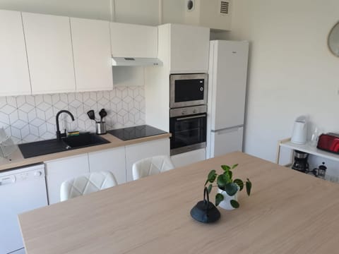 Kitchen or kitchenette, Communal kitchen