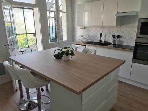 Dining area, Communal kitchen