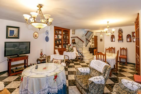 Communal lounge/ TV room