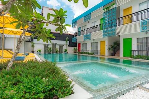 Property building, Swimming pool, Swimming pool