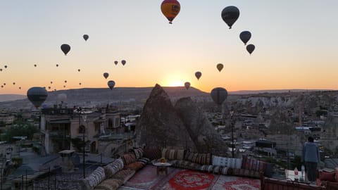 Patio, Natural landscape, View (from property/room), Balcony/Terrace, City view, Landmark view, Sunrise