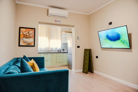 TV and multimedia, Kitchen or kitchenette, Living room, Photo of the whole room, Seating area, air conditioner