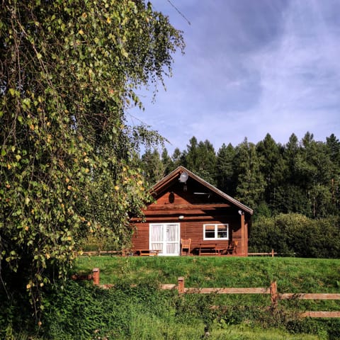 Property building, Facade/entrance, Natural landscape, Garden, Garden, Balcony/Terrace
