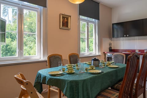 Dining area, kitchen