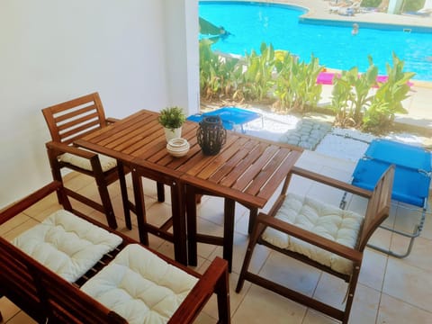 Patio, Dining area, Pool view, Swimming pool, Swimming pool