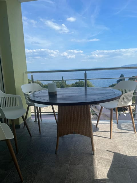 Natural landscape, View (from property/room), Balcony/Terrace, Seating area, Sea view