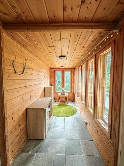 Authentic Wooden House by the River with an Igloo Apartment in Rovaniemi