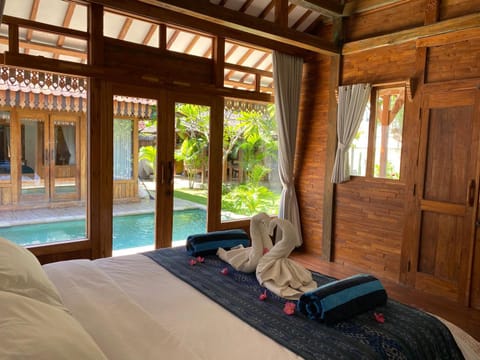 Bed, Photo of the whole room, Bedroom, Swimming pool, towels