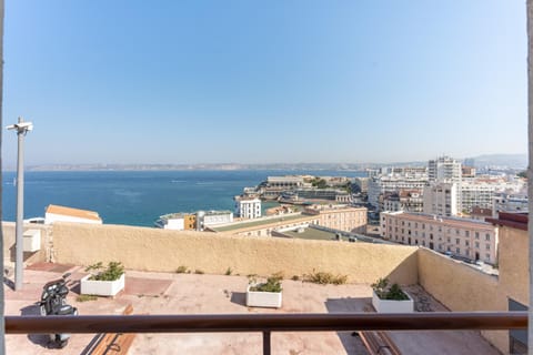 City view, Sea view