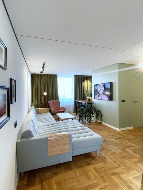 Communal lounge/ TV room, TV and multimedia, Living room, Photo of the whole room, Seating area