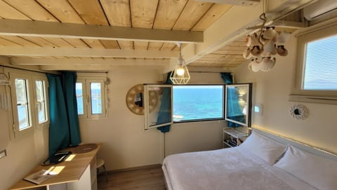 Bed, Natural landscape, Photo of the whole room, Bedroom, Sea view