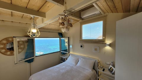 Bed, Natural landscape, Photo of the whole room, Bedroom, Sea view