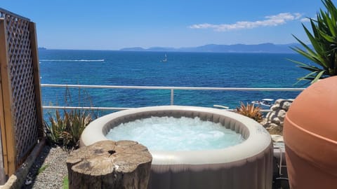Day, Natural landscape, Hot Tub, Mountain view, Sea view