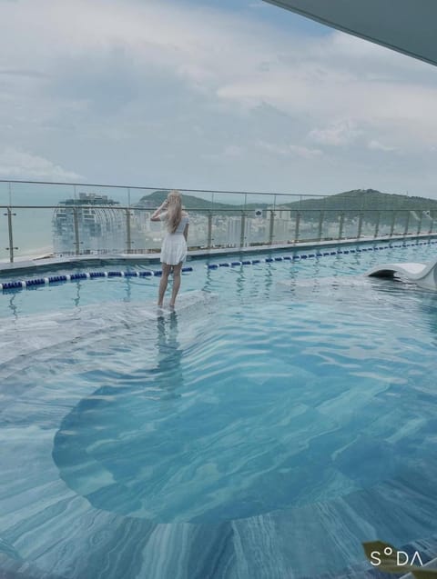 Day, People, Natural landscape, Swimming pool, group of guests