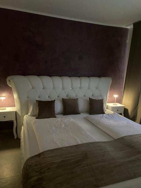 Sehr grosse 5 Zimmer Wohnung mit Garten und terasse Apartment in Wiesbaden