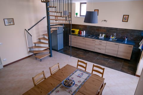 Dining area, kitchen