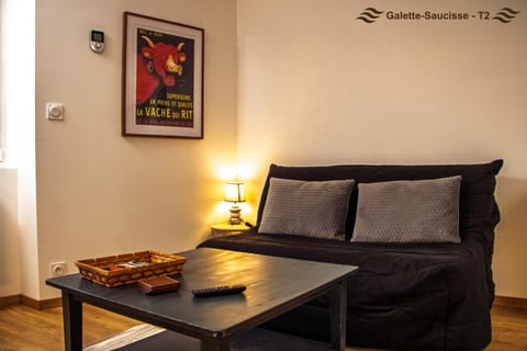 Communal lounge/ TV room, Living room, Seating area